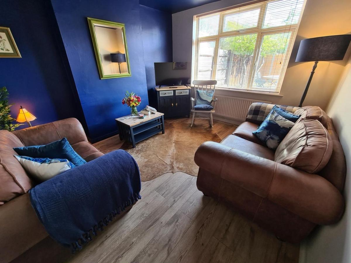 Rumer Hill House A Unique Boutique Styled Place To Stay In Cannock Close To A5 The Mcarthur Glen Outlet Great Wyrley Bagian luar foto