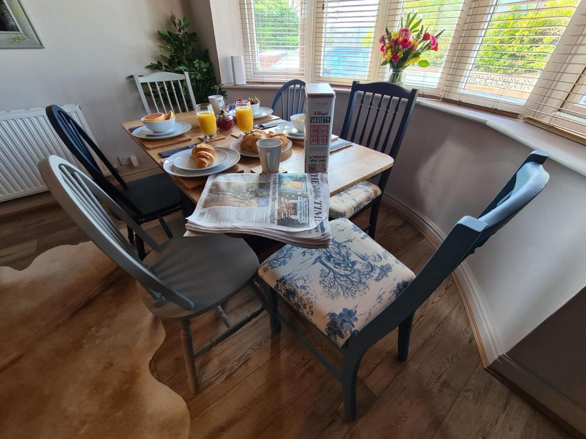 Rumer Hill House A Unique Boutique Styled Place To Stay In Cannock Close To A5 The Mcarthur Glen Outlet Great Wyrley Bagian luar foto