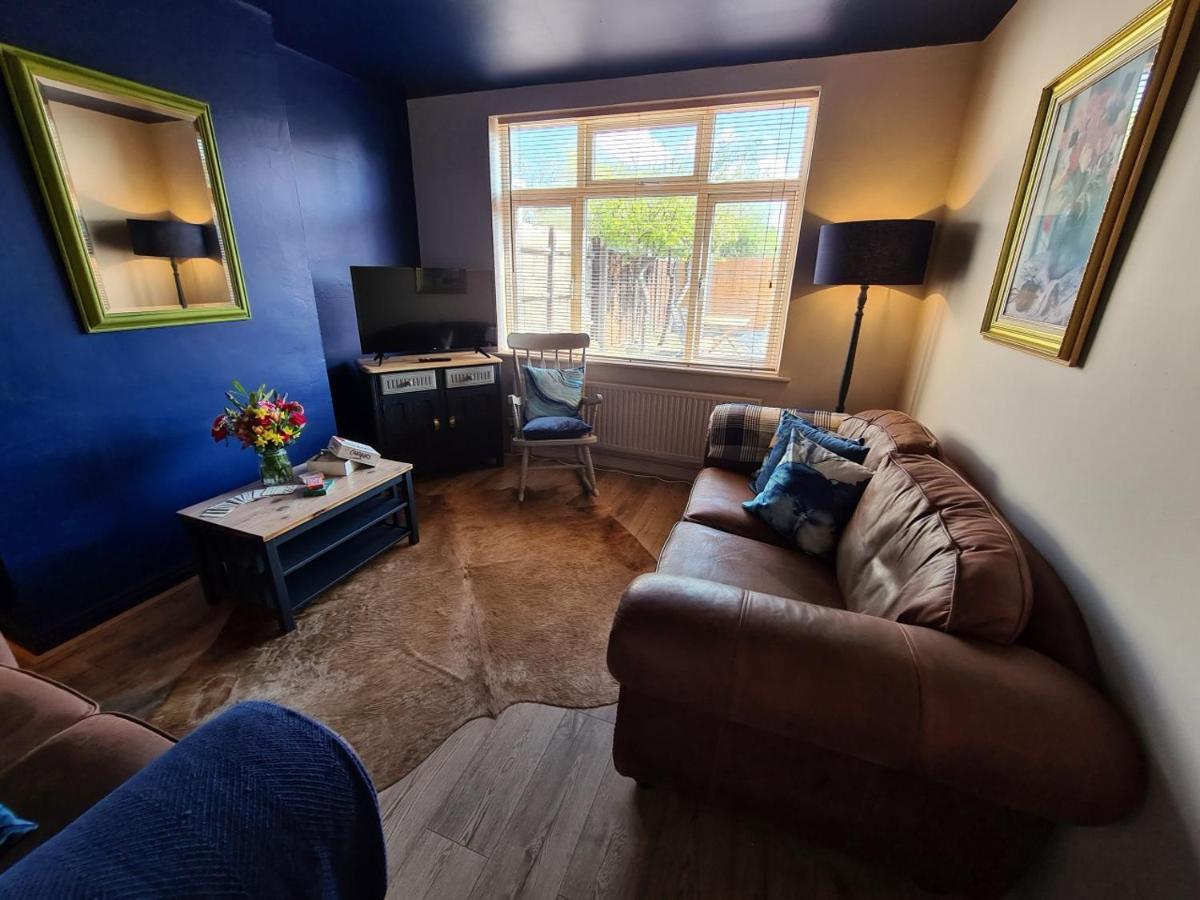 Rumer Hill House A Unique Boutique Styled Place To Stay In Cannock Close To A5 The Mcarthur Glen Outlet Great Wyrley Bagian luar foto