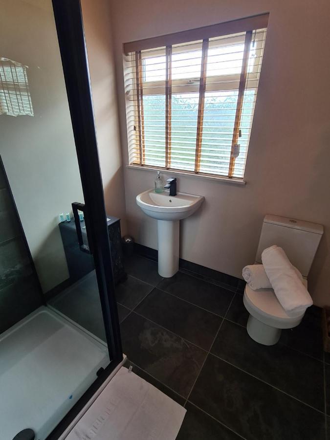 Rumer Hill House A Unique Boutique Styled Place To Stay In Cannock Close To A5 The Mcarthur Glen Outlet Great Wyrley Bagian luar foto