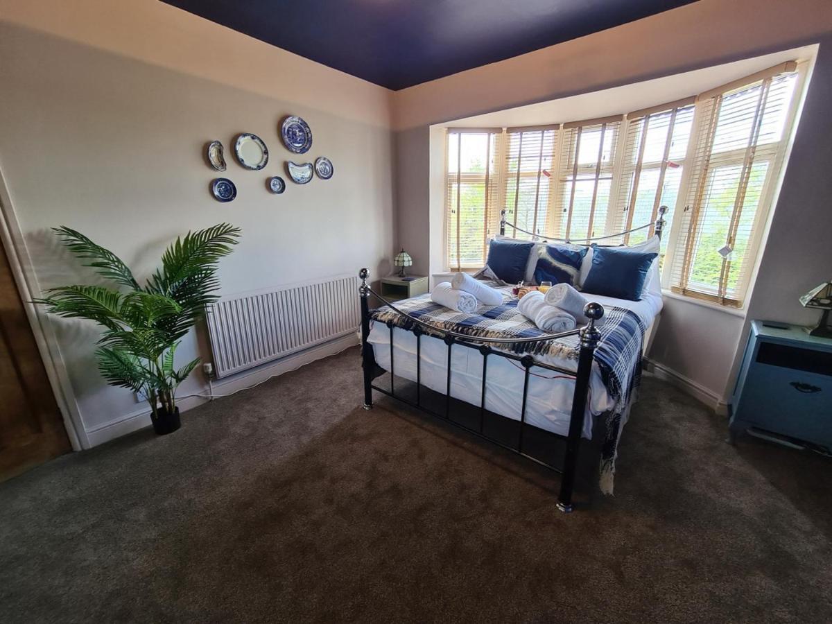 Rumer Hill House A Unique Boutique Styled Place To Stay In Cannock Close To A5 The Mcarthur Glen Outlet Great Wyrley Bagian luar foto